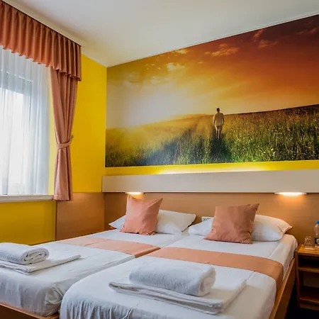Tabor Hotel 3*