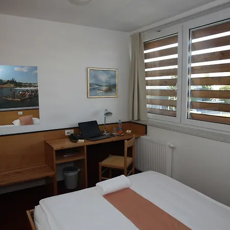 Tabor 3*
