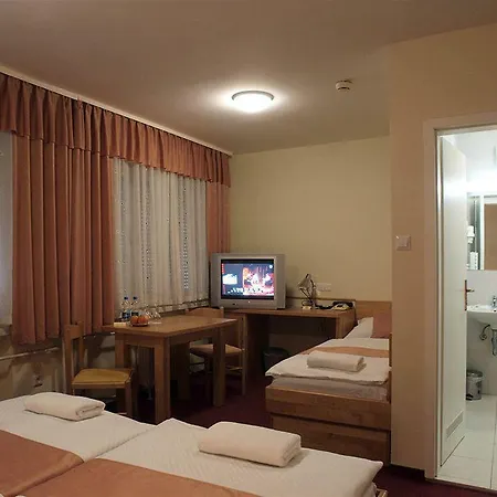 Ξενοδοχείο Tabor 3*